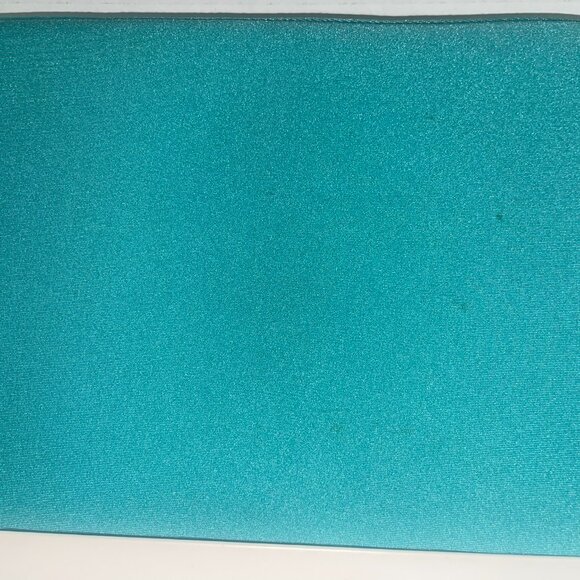 Incase Classic Sleeve compatible with most 13"for laptop & Tablets - Picture 4 of 5
